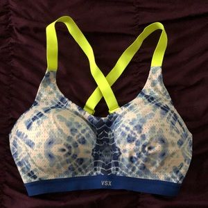 Large/36DD Sports bra